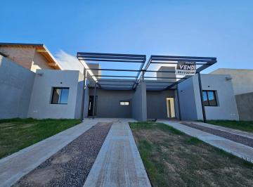 Casa · 72m² · 3 Ambientes · 1 Cochera · Duplex en Venta en Docta 2 Dorm.