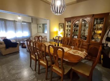 Casa · 233m² · 4 Dormitorios · 1 Cochera · Casa en Venta