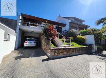 Casa · 330m² · 4 Ambientes · 3 Cocheras · Venta Casa 5 Ambientes Ramos Mejia con Pileta y Quincho