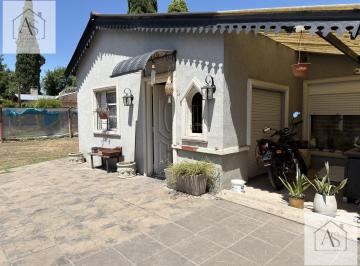 Casa · 900m² · 3 Ambientes · 3 Cocheras · Venta Casa 3 Ambientes Udaondo Ituzaingo Parque Pileta