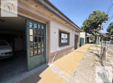 Casa · 85m² · 3 Ambientes · 1 Cochera · Venta Casa Villa Tesei 3 Ambientes Cochera y Local