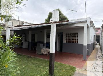 Casa · 90m² · 3 Ambientes · Venta Casa Villa Tesei 3 Ambientes con Garaje y Jardin