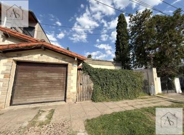 Casa · 150m² · 4 Ambientes · 1 Cochera · Venta Casa William Morris 4 Ambientes con Parque y Pileta