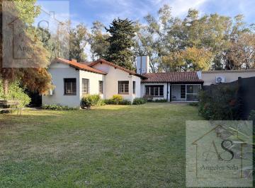 Casa · 200m² · 4 Ambientes · 2 Cocheras · Casa 4 Ambientes Hurlingham Barrio Ingles Pileta y Parque
