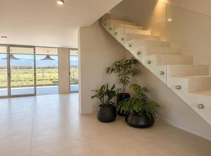 Casa · 250m² · 6 Ambientes · 2 Cocheras