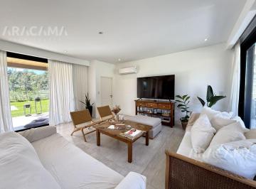 Casa · 130m² · 2 Ambientes · 2 Cocheras · Casa en Venta en Lares de Canning
