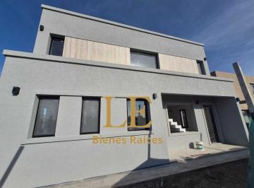 Casa · 179m² · 5 Ambientes · 3 Cocheras · Venta Casa en B° Santa Sofía, Llave en Mano. Pilar del Este.