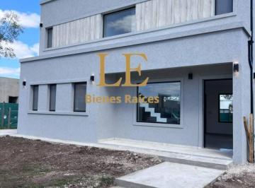 Casa · 179m² · 5 Ambientes · 3 Cocheras · Venta Casa en B° Santa Sofía, Llave en Mano. Pilar del Este.