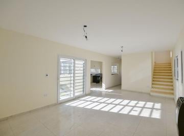 Casa · 99m² · 3 Ambientes · 1 Cochera · Casa en Venta en Lisandro Olmos Cochera