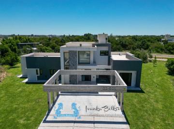 Casa de 6 ambientes, Costa Esmeralda · Venta Casa 5 Dorm. Imponente Diseño Costa Esmeralda