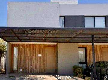 Casa · 180m² · 5 Ambientes · 2 Cocheras · Casa Amplia, Moderna en Alquiler Chacras del Norte