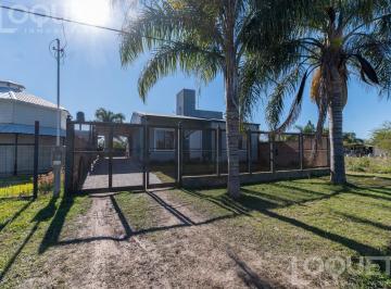 Casa · 113m² · 3 Ambientes · 2 Cocheras · Casa 2 Dorm. con Piscina en Venta. Recreo Sur, Santa Fe Capital