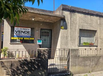 Casa · 75m² · 3 Ambientes · 3 Cocheras · Casa 3 Amb a Reciclar Zonificacion Mi (Mixto Industrial)
