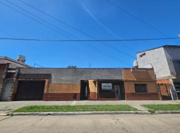 Casa · 85m² · 3 Ambientes · 1 Cochera · Casa 3 Amb. con Amplio Frente