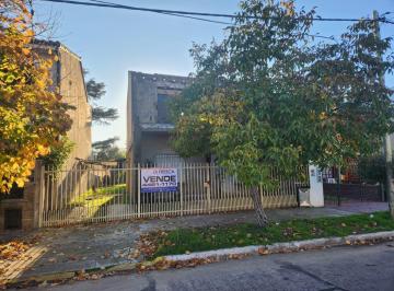 Casa · 80m² · 3 Ambientes · Casa en en Villa Luzuriaga a Reciclar