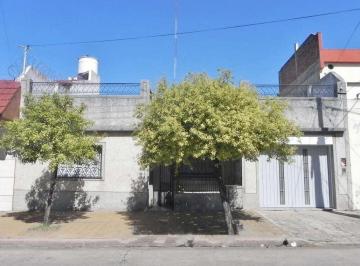 Casa · 80m² · 3 Ambientes · 1 Cochera · Casa 3 Amb. con Fondo Libre