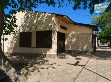 Casa · 245m² · 8 Ambientes · Excelente Propiedad Esquina Casa y Local Comercial
