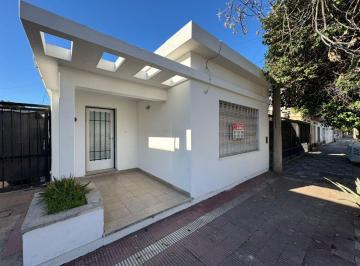 Casa de 7 ambientes, Córdoba · Amplia Casa con Patio!