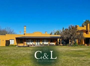 Casa · 478m² · 10 Ambientes · Casa en Estancia Benquerencia 266