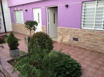 Casa · 78m² · 4 Ambientes · Triplex 4 Amplios con Patio en San Justo