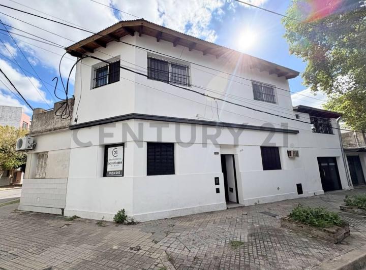 Casa · 160m² · 7 Ambientes · 1 Cochera