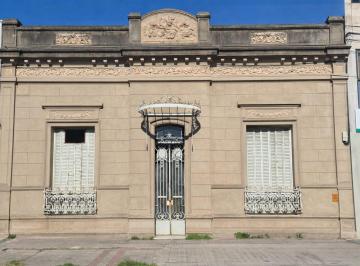 Casa · 467m² · 19 Ambientes · Venta/casa Centrica/gran Lote/demoler/reciclar