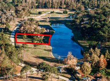 Terreno · 1062m² · Lote en Venta de 1062 m² en Barrio Cerrado Aura Sobre La Laguna