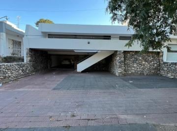 Casa de 7 ambientes, Córdoba · Se Alquila Casa de Tres Dorm. (Posibilidad Comercial o Consultorios)