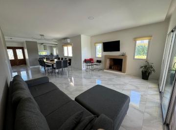 Casa · 200m² · 5 Ambientes · 1 Cochera · Venta Casa 4 Amb Pileta Vista Al Lago en San Eliseo San Vicente