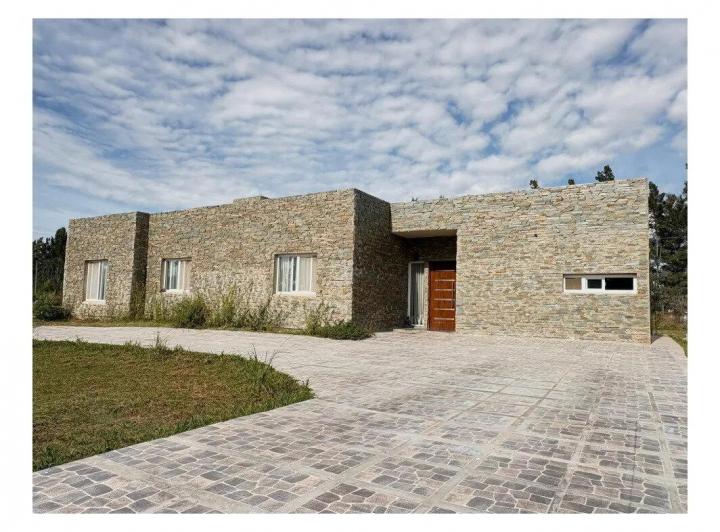 Casa · 175m² · 5 Ambientes · 4 Cocheras