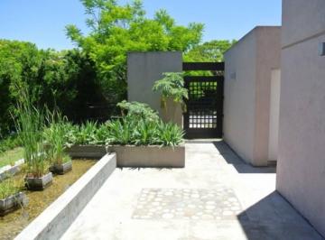 Casa · 260m² · 6 Ambientes · 4 Cocheras · Alquiler Anual Laguna del Sol