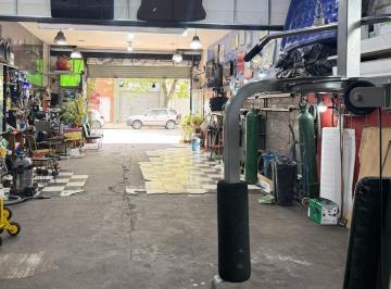 Local comercial · 154m² · 1 Cochera · Venta Local Deposito Muñecas 900 Villa Crespo Ideal Inversión