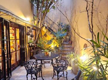Casa · 221m² · 6 Ambientes · 1 Cochera · Hermosa Casa en San Cristobal