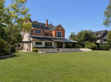 Casa · 900m² · 13 Ambientes · 4 Cocheras · Casa en Martinez