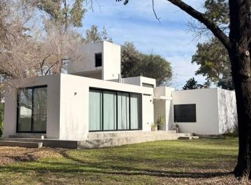 Casa · 144m² · 4 Ambientes · 1 Cochera · Alquiler Casa 2 Dor en Villa Allende. 1700 m² de Terreno. Posible Comercial