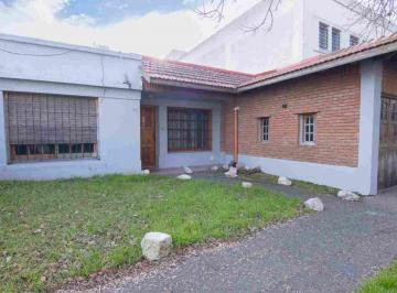 Casa · 114m² · 3 Ambientes · 1 Cochera · Casa 3 Amb. Cochera Fondo Libre, Lote Propio 365 m²