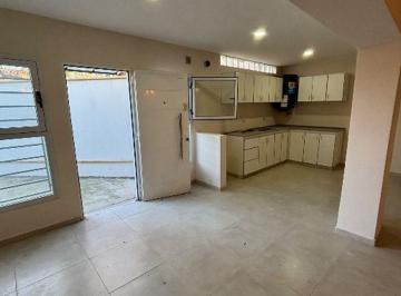 Casa de 3 ambientes, Berazategui · Casa PH Alquiler Berazategui Oeste