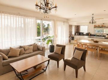 Casa · 160m² · 5 Ambientes · Casa en Alquiler en Vila Marina II, Villanueva, Tigre