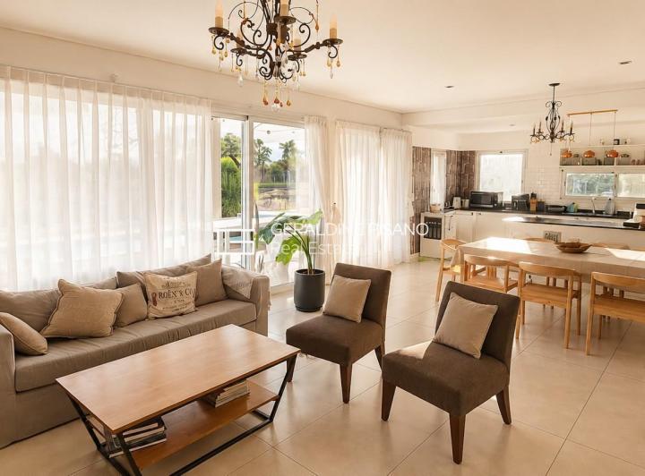 Casa · 160m² · 5 Ambientes