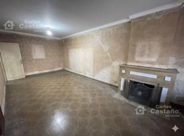 Casa · 106m² · 3 Ambientes · 1 Cochera · Casa 3 Amb. a Refaccionar con Patio, Quincho, Terraza y Cochera