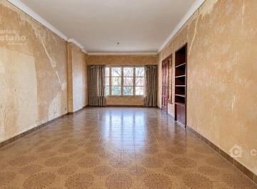 Casa · 106m² · 3 Ambientes · 1 Cochera · Casa 3 Amb. a Refaccionar con Patio, Quincho, Terraza y Cochera