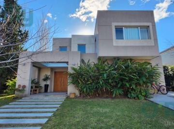 Casa · 323m² · 6 Ambientes · 2 Cocheras · Casa en Alquiler 3 Dromitorios y Play - Barrio La Alameda - Nordelta