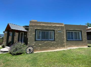 Foto · Casa de Tres Dorm. a La Venta en Villa Parque Siquiman