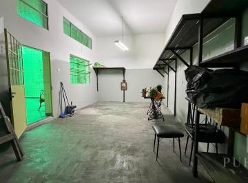 Bodega-Galpón · 108m² · Taller / Depósito con Oficinas y Vivienda, Patio y Terraza Propia