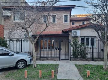 Casa · 175m² · 5 Ambientes · 1 Cochera · Casa de 5 Ambientes con Cochera en Venta, en Martínez