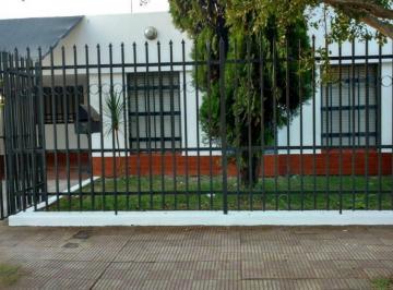 Casa · 118m² · 4 Ambientes · 1 Cochera · Venta Hermosa Casa 2 Dorm. Bº Alto Verde.