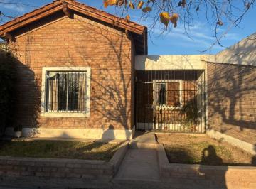 Casa · 133m² · 3 Dormitorios · 3 Cocheras · Greenwood Inmobiliaria Vende Casa en B° Natania, Guaymallen
