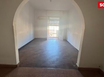 Departamento · 69m² · 3 Ambientes · PH Luminoso de 3 Ambientes en Parque Chacabuco