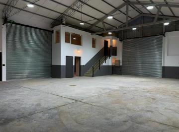 Casa · 240m² · 3 Ambientes · Galpon y Oficina