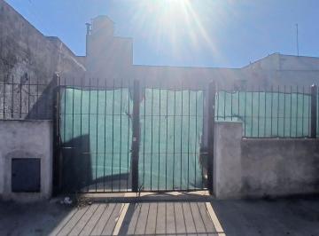 Casa · 70m² · 2 Ambientes · Venta Casa a Cuadras de Av Jm de Rosas